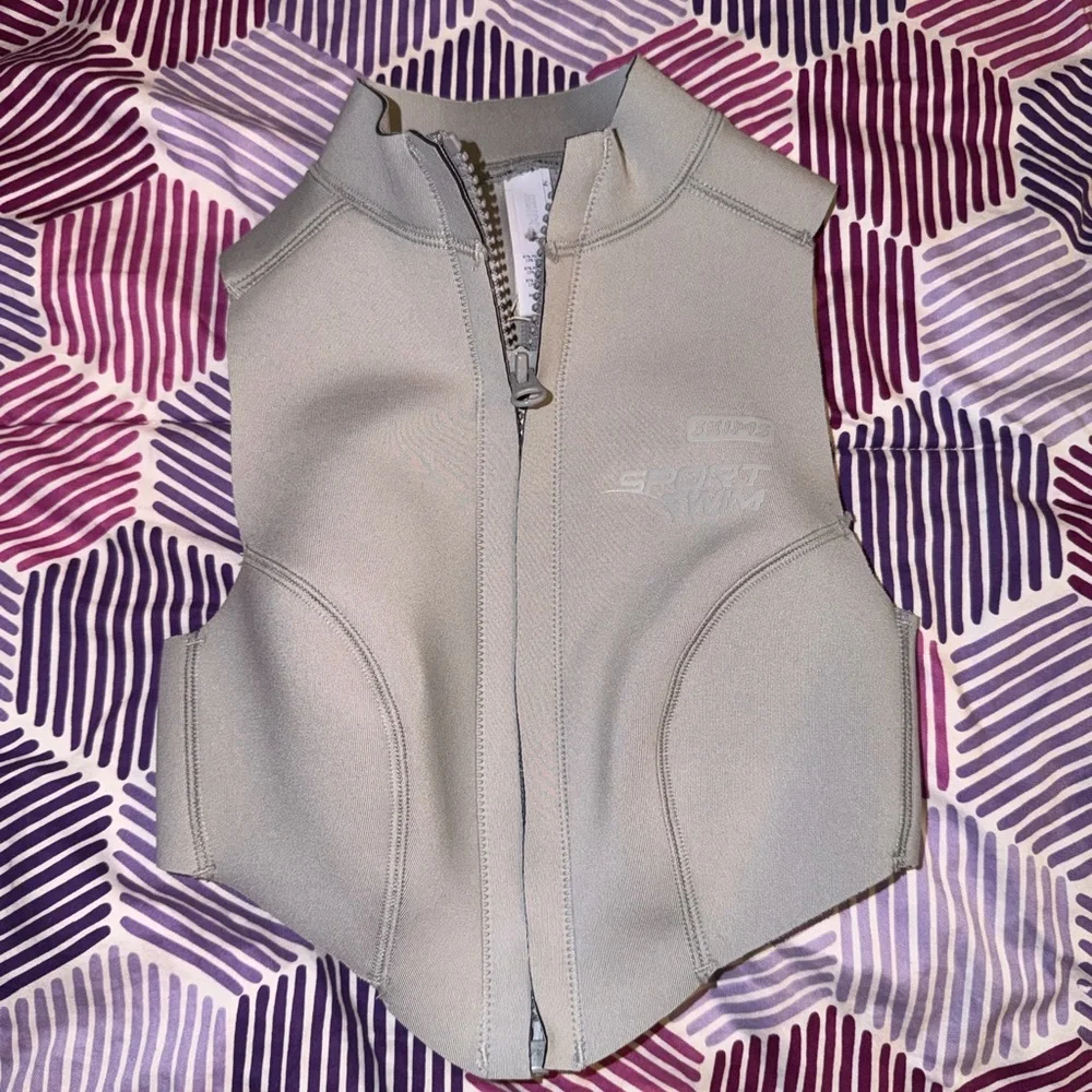 Skims Size xxs Sport Swim Mock Neck Zip Top Chrome Gray Sleeveless Zip Front NWT